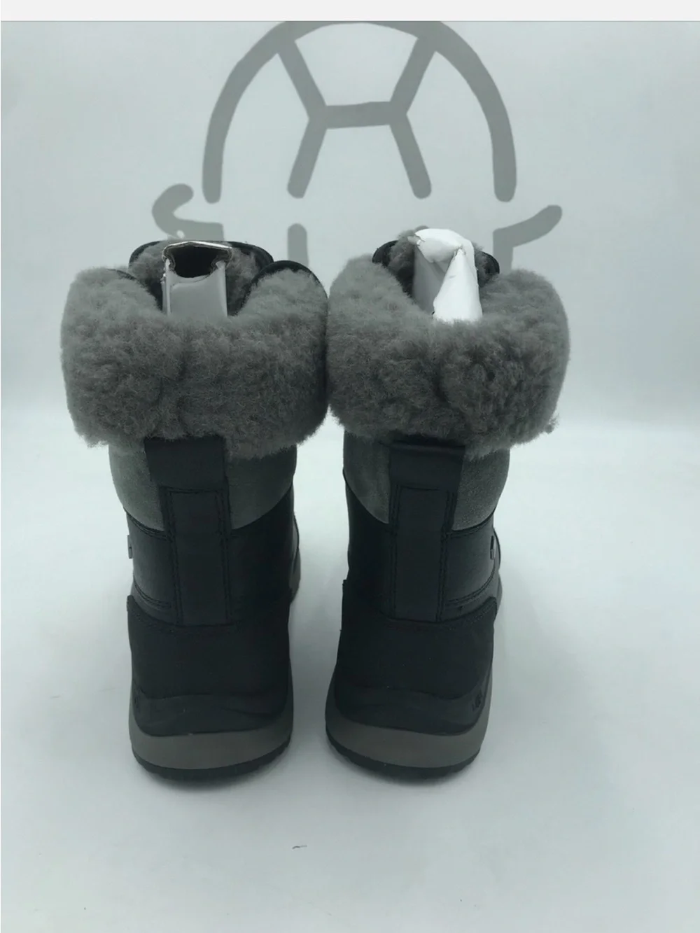 UGG Women's Adirondack Boot III Size: 6